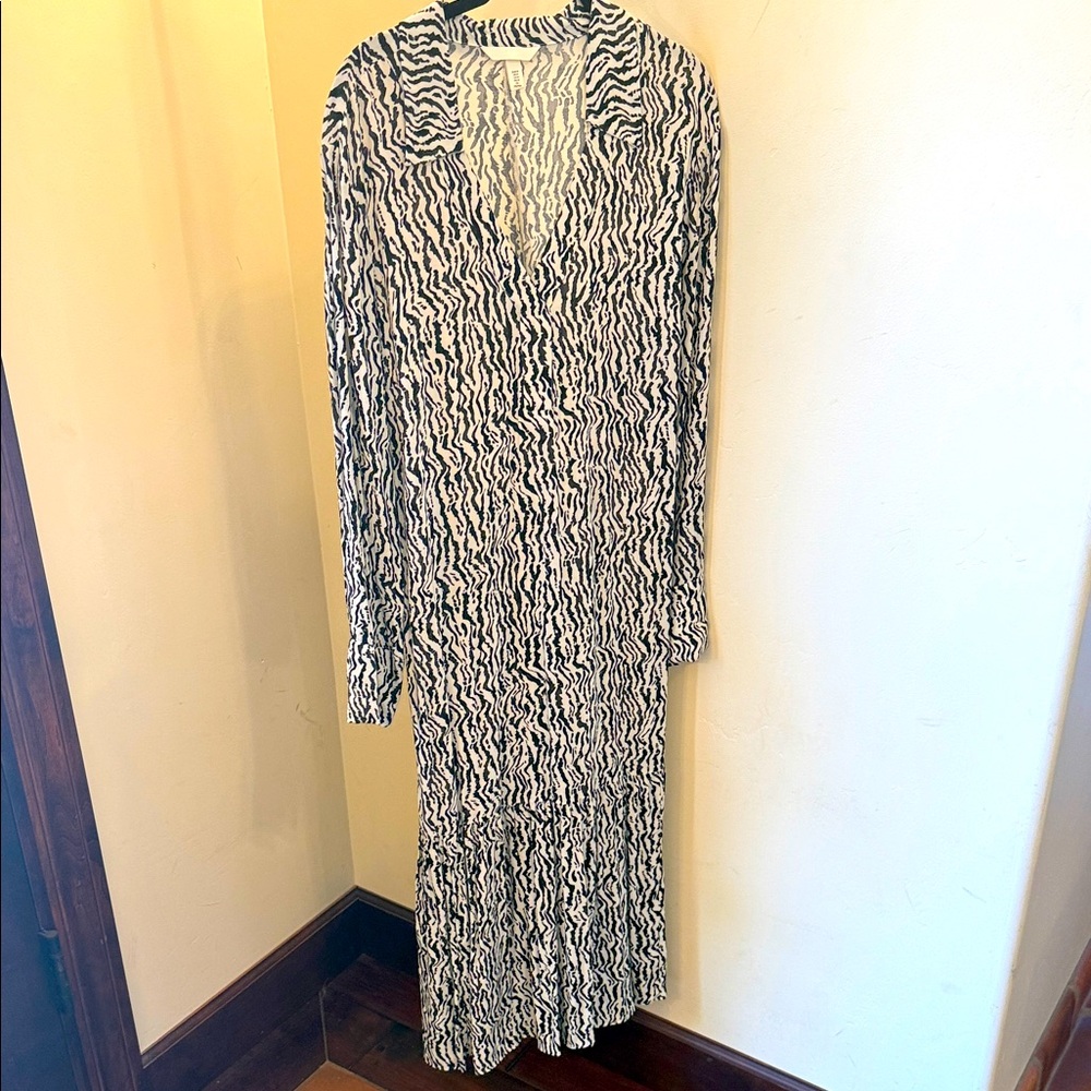 H&M Black and White Zebra Long Sleeve Dress